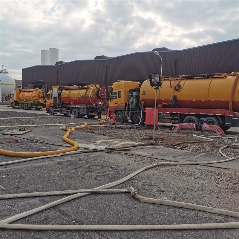 板桥镇污水池清理